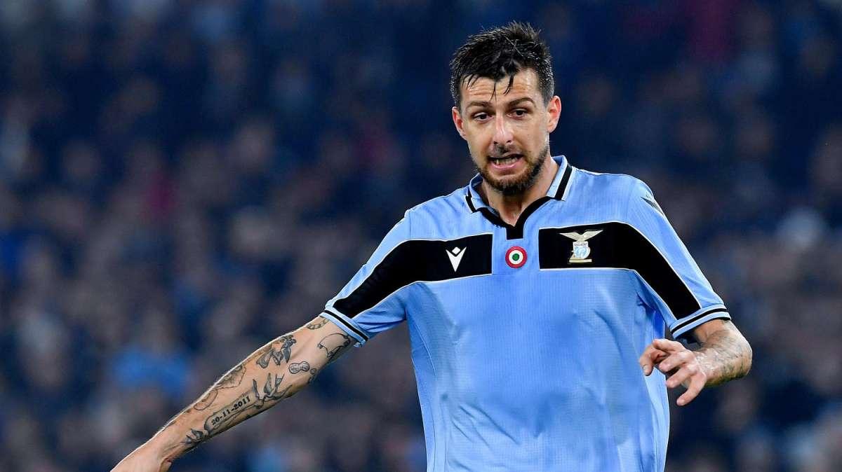 Lazio, Acerbi e Parolo cantanti per una sera: la performance del duo biancoceleste - VD