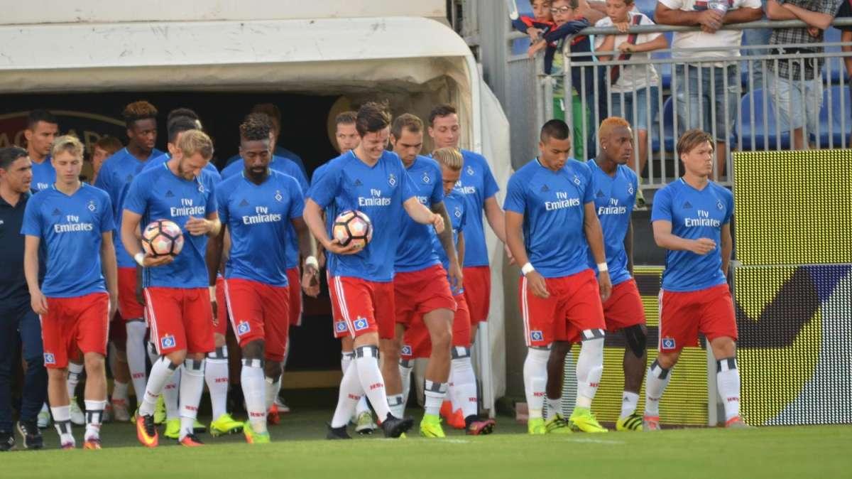 Follia in Germania: Leistner dell'Amburgo aggredisce un tifoso in tribuna - VD