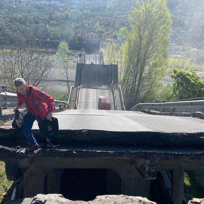 Massa Carrara, crolla ponte sul fiume Magra: un autista ferito - F&V