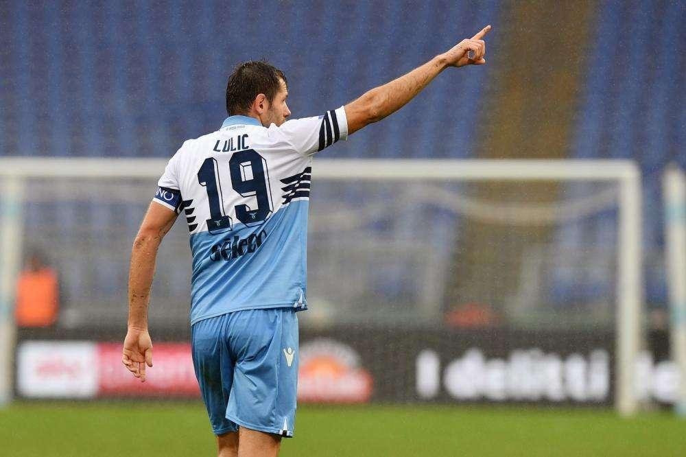 Lazio, la Serie A omaggia Lulic: "Oh capitano, mio capitano!"