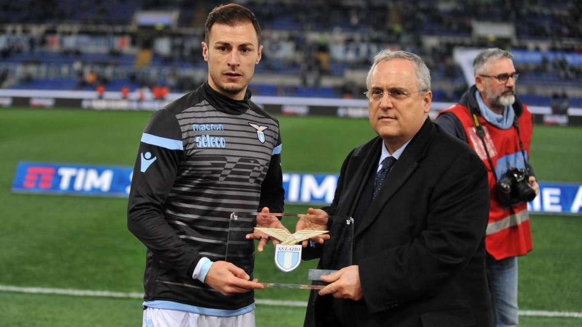 Lotito progetta la Lazio: premi collettivi e rinnovo di Sarri 