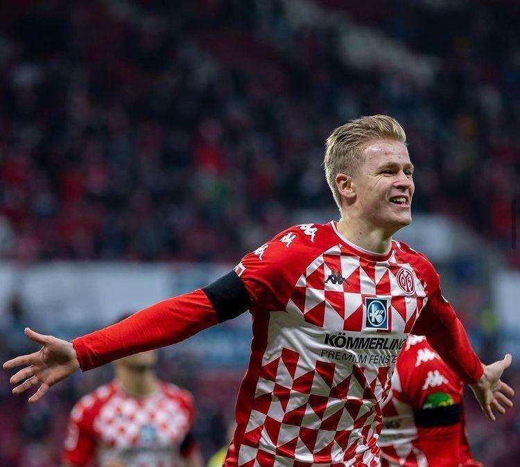 Calciomercato Lazio, il diesse del Mainz: “Burkardt? Ora ha il cartello non in vendita” 