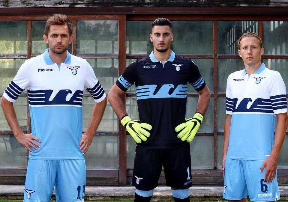 Lazio, ecco la nuova maglia home: torna l'aquila stilizzata - FOTO