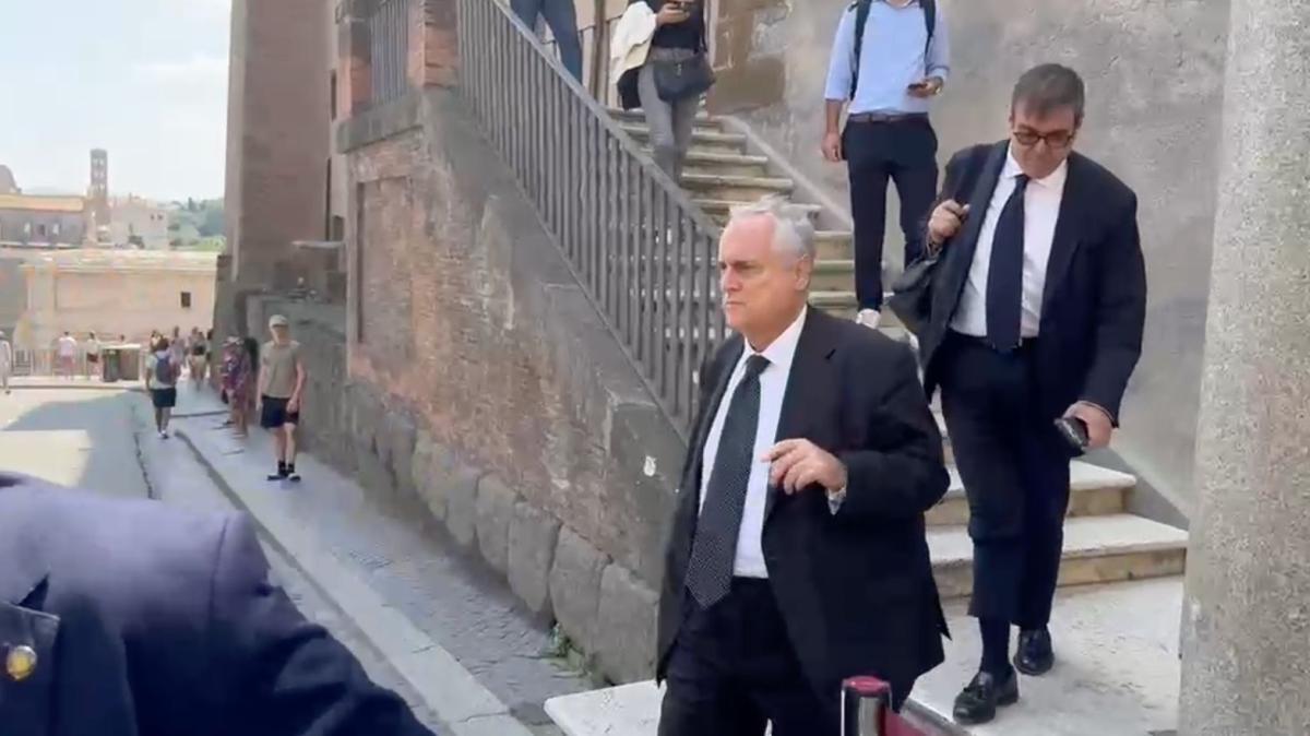 Lazio, Lotito lascia il Campidoglio ed evita le domande: la reazione - VIDEO