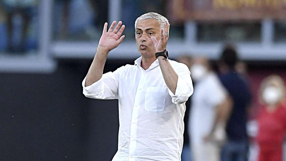 Roma, Mourinho: "Pedro va rispettato anche se gioca nella Lazio"