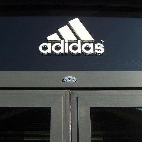 Lazio-Adidas, arriva la smentita del marchio: "Non è stata fatta alcuna proposta"