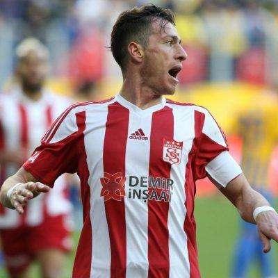 Turchia, Arslan prende il telefono e mostra l'errore all'arbitro: espulso