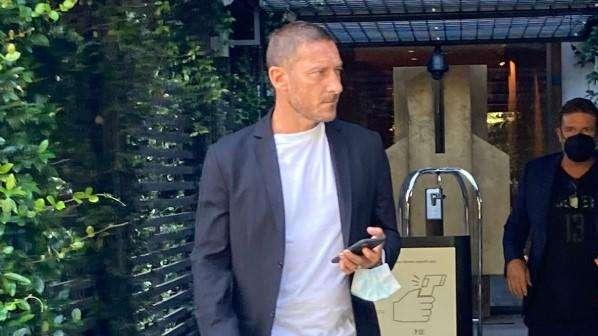 Ballando con le Stelle, Totti pronto a partecipare: "Firmo, ma ci metto..."
