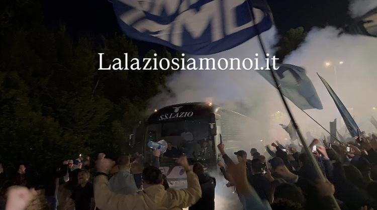 Lazio, estasi per l'arrivo della squadra: "La Curva Nord vuole vincere!" - FT&VD