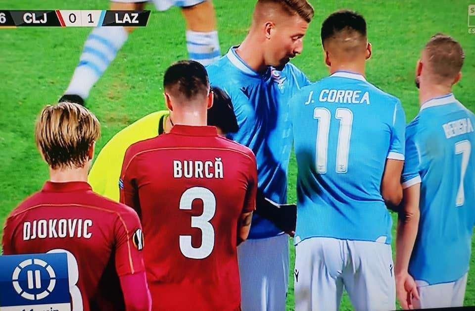 Cluj - Lazio, siparietto per la punizione fra Berisha e Correa: ci pensa Milinkovic
