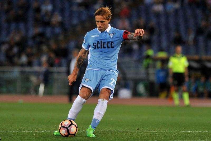 Ultimatum a Biglia, i senatori provano a convincerlo: ma Lucas ormai ha scelto il Milan