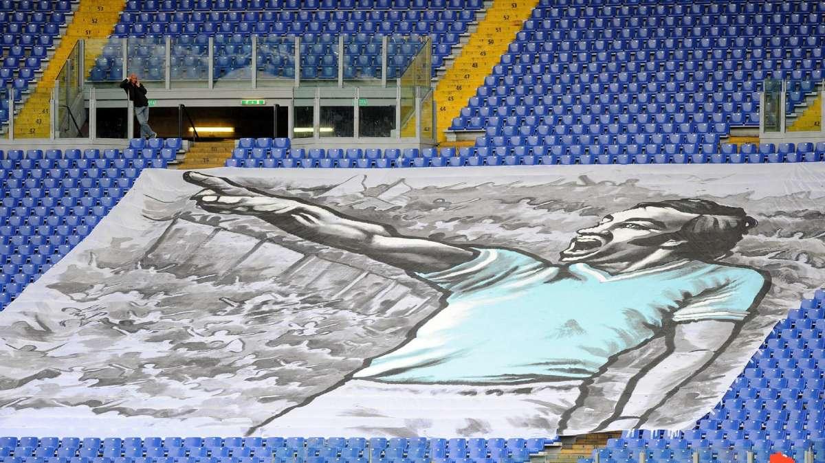 Lazio, dieci anni senza Chinaglia. Il ricordo del club: "Quel dito puntato..." - VIDEO