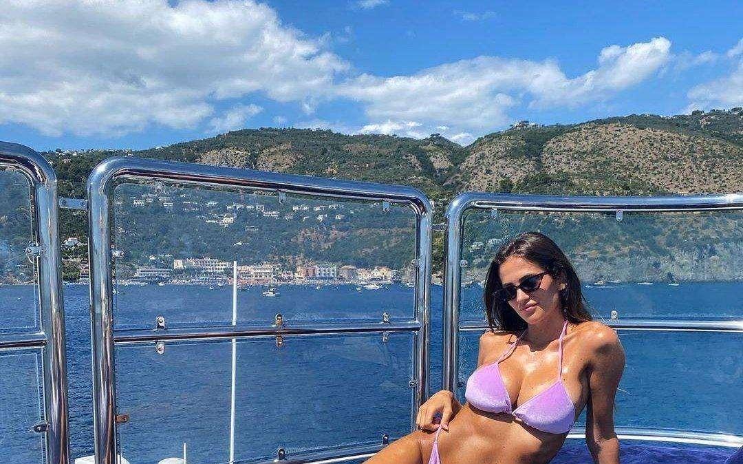 Lady Immobile incanta i social (e il suo Ciro): per Jessica sole e relax in barca - FT