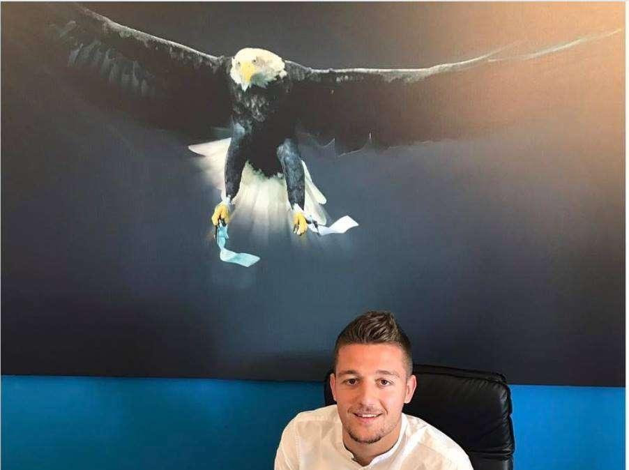 UFFICIALE - Milinkovic, rinnovo fino al 2022: "Onorato di continuare alla Lazio, insieme per nuove soddisfazioni!"