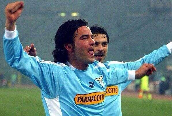 Couto, in mostra le maglie della sua carriera: al centro quelle della Lazio - FT