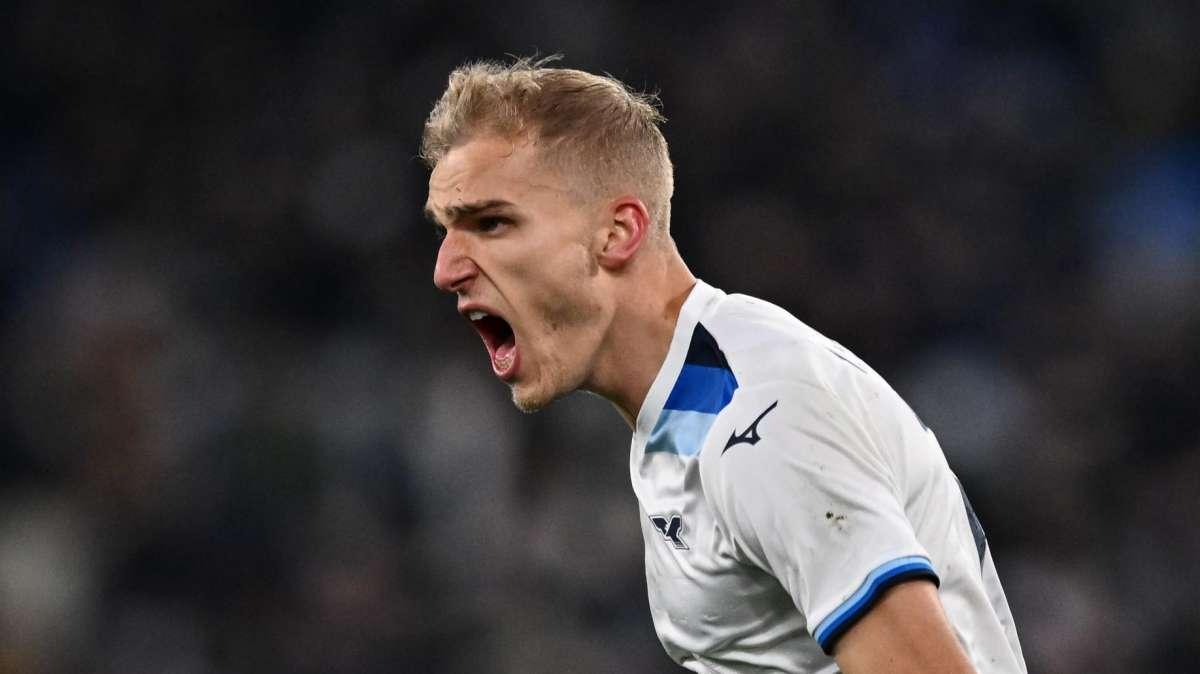 Lazio, Isaksen esulta e ringrazia dopo il gol: "Avanti così!" - FOTO