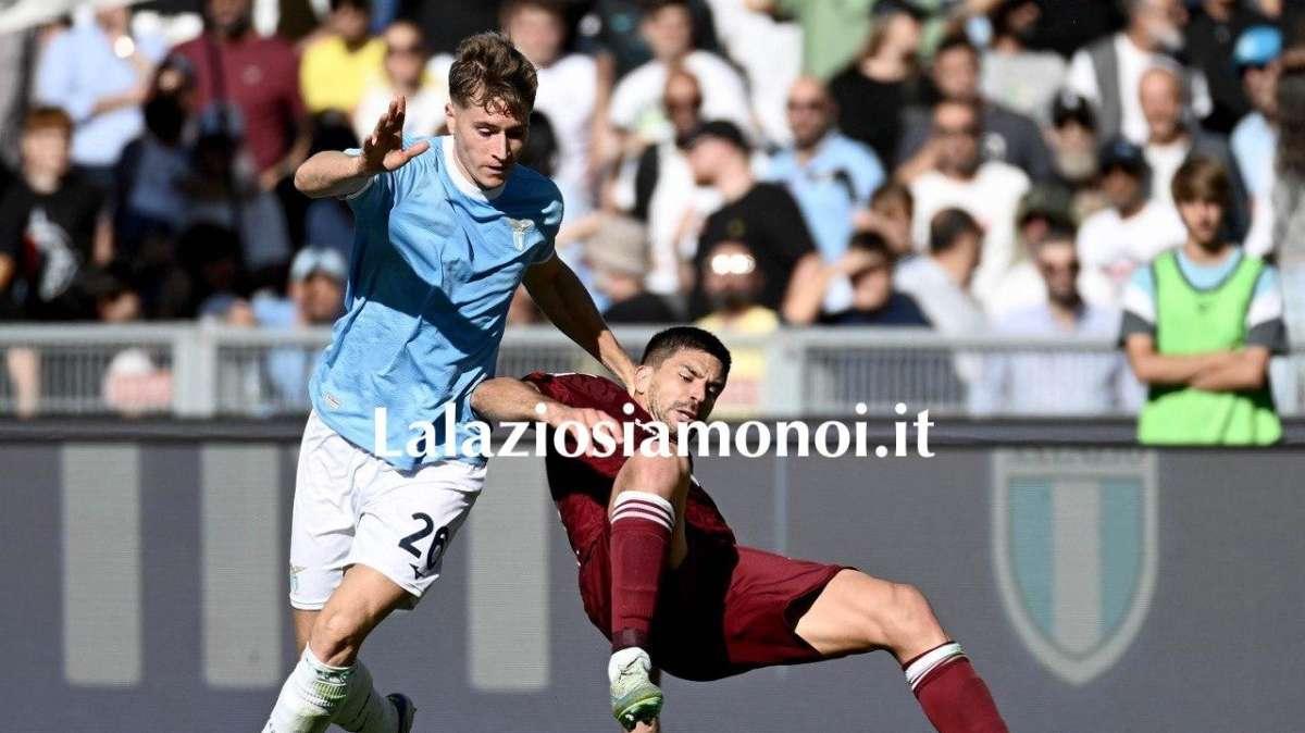 Lazio, Petrucci (Sky): "A Bergamo Basic potrebbe partire esterno. Sullo sponsor..."