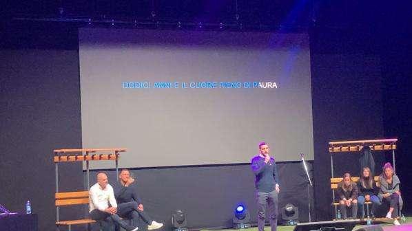 "Sing a Song" | Cataldi canta De Gregori: standing-ovation e fioccano i 10! - VIDEO