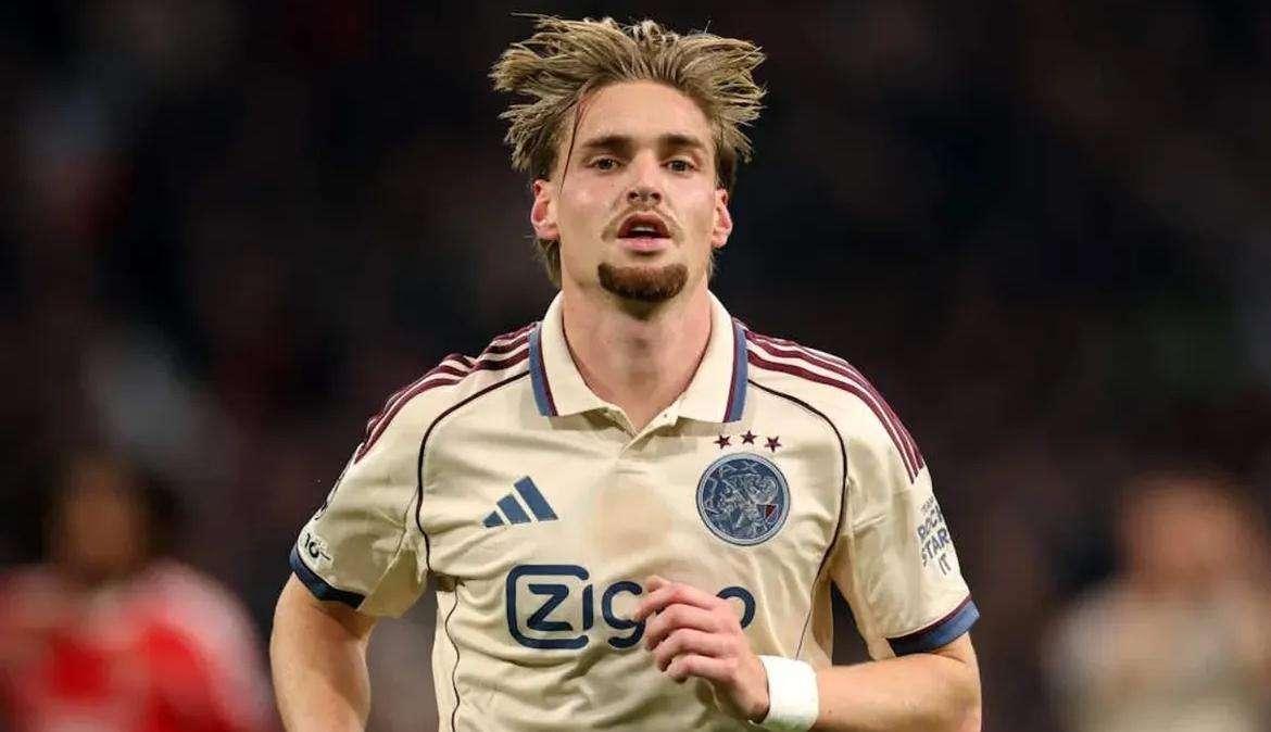 Ajax, il diesse Beuker su Taylor: "Voleva fare un passo in avanti..."