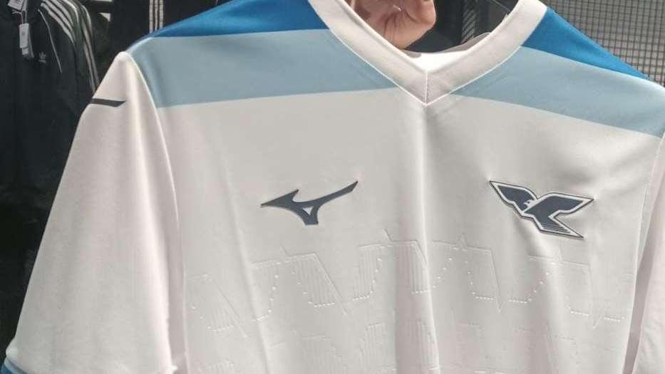 Lazio | Svelata la maglia dei 125 anni: le immagini diffuse sui social - FOTO
