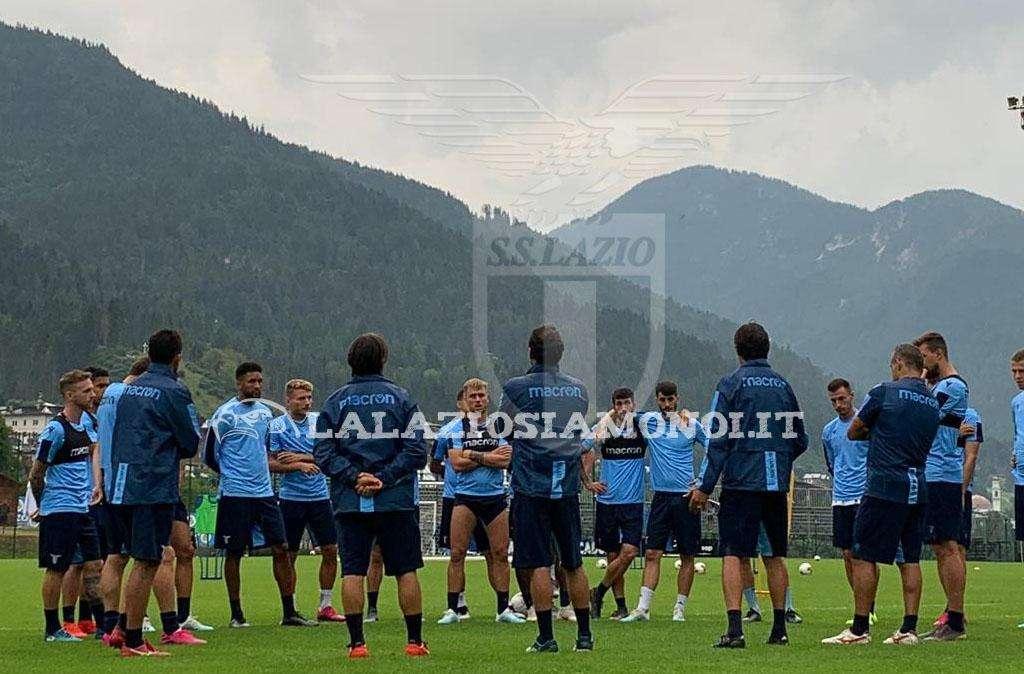 RITIRO LAZIO, GIORNO 14 - Fine allenamento: brutto colpo per Lulic