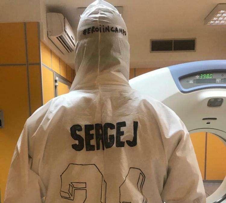 Lazio, contro il Covid con Milinkovic sul camice: "Caro Sergej ti scrivo"