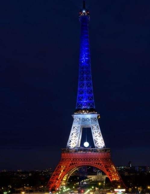 Allarme - Covid a Parigi: "Sovraccarico catastrofico"