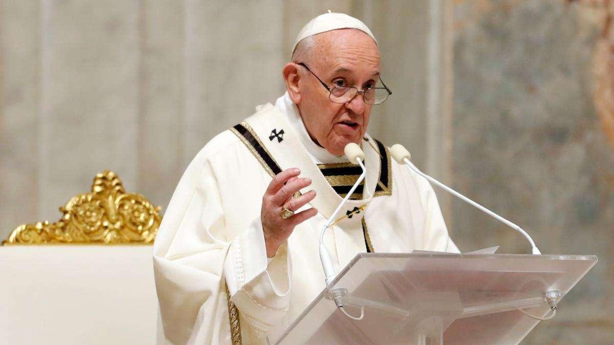 Fase 2, il Papa sostiene la linea Conte e si dissocia dalla Cei: "Serve prudenza"