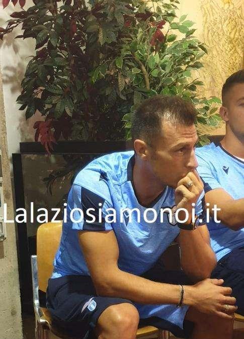 RITIRO LAZIO, GIORNO 8 - Spunta uno striscione per Radu 