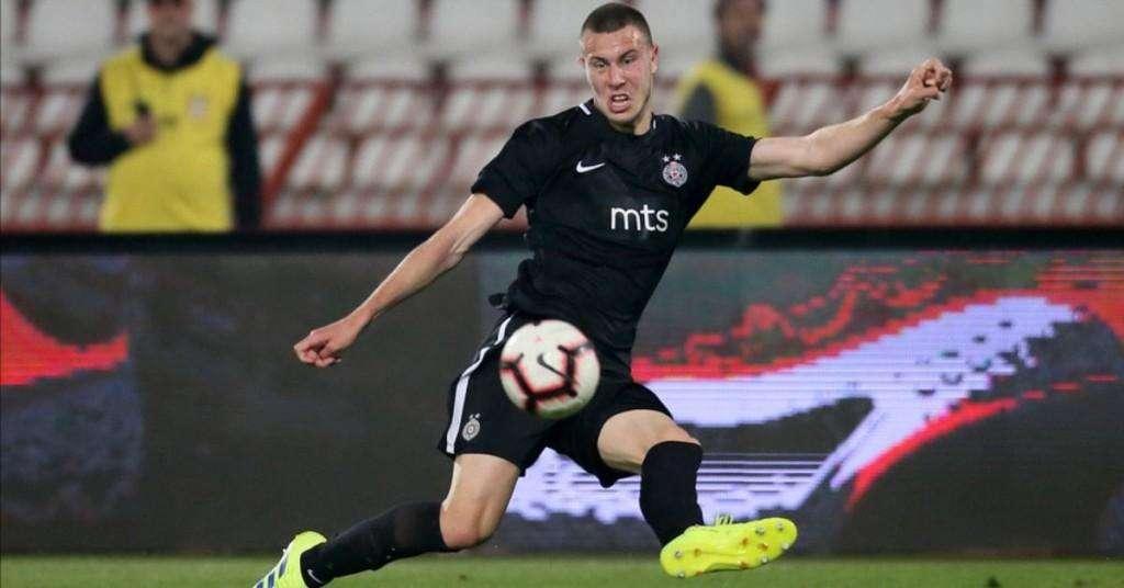 Pavlovic: "Prima l'Europa League, poi parlerò del mio futuro alla Lazio"