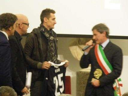 Klose in Campidoglio per il premio 'Atleta dell'Anno': "Felice di aver scelto la Lazio... Il gol al derby? Importante per tutta la squadra, non solo per me" - VIDEO E PHOTOGALLERY