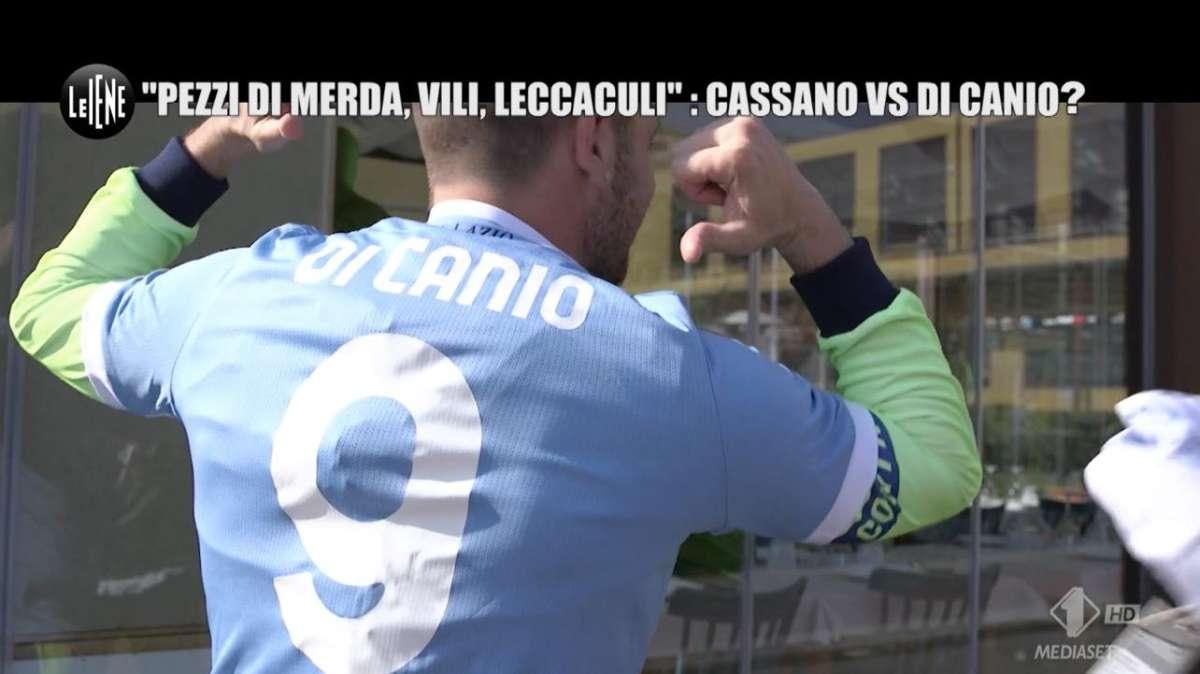 Le Iene, Cassano indossa la maglia della Lazio. E Di Canio ricorda: "Nel derby del 2005..." - FOTO