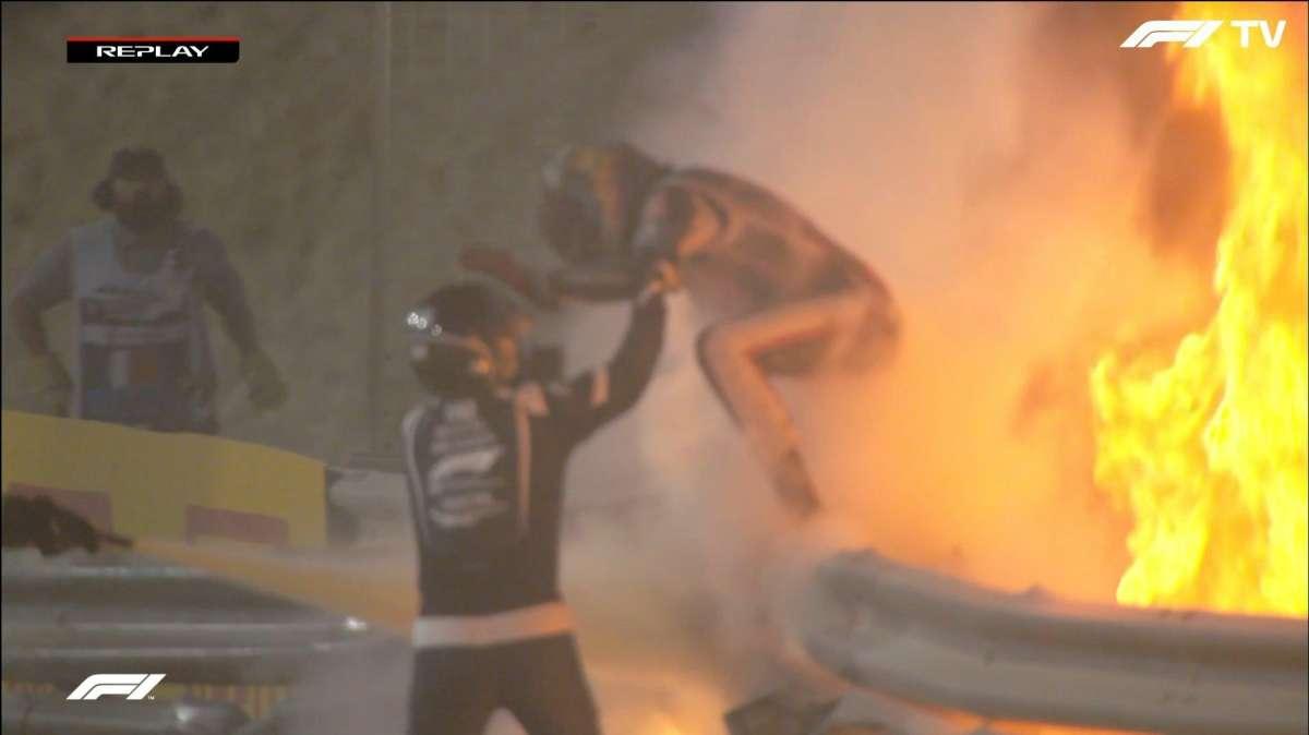 Formula1, terribile incidente per Grosjean: l'auto si spezza in due e prende fuoco - FT