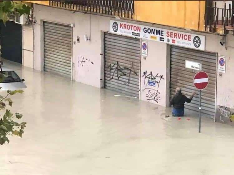 Crotone - Lazio, Montalcini (inviato TMW): "Ha ripreso a diluviare. Gara a rischio per due motivi..."