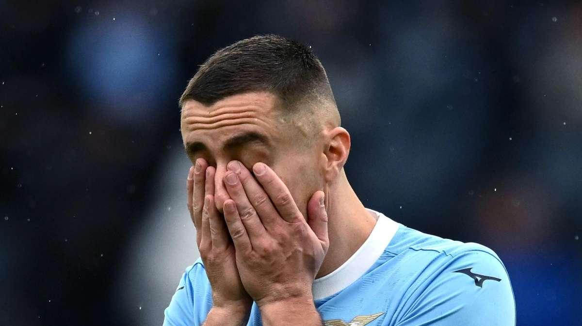 Lazio, caos anche nello spogliatoio: in molti vogliono andare via e...