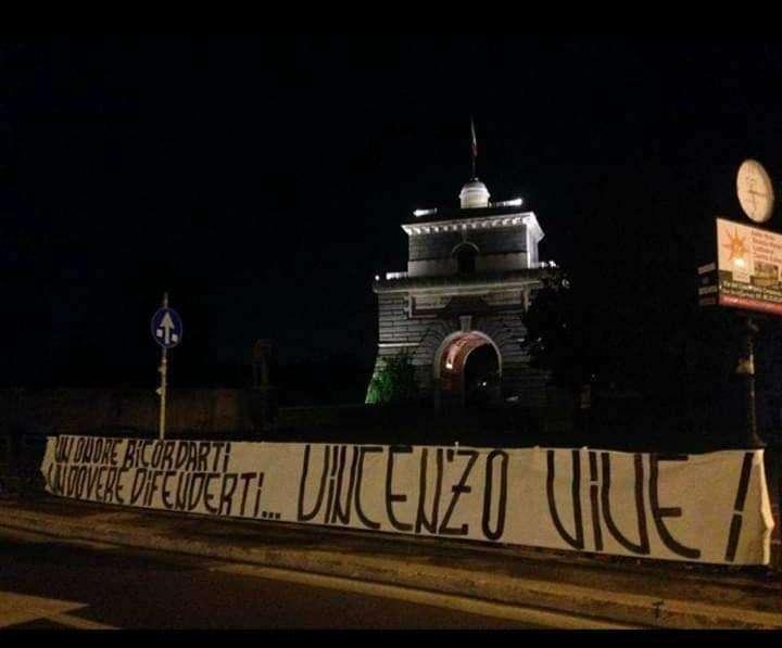 Lazio, lo striscione della Nord per Paparelli: “Un onore ricordarti” - FOTO