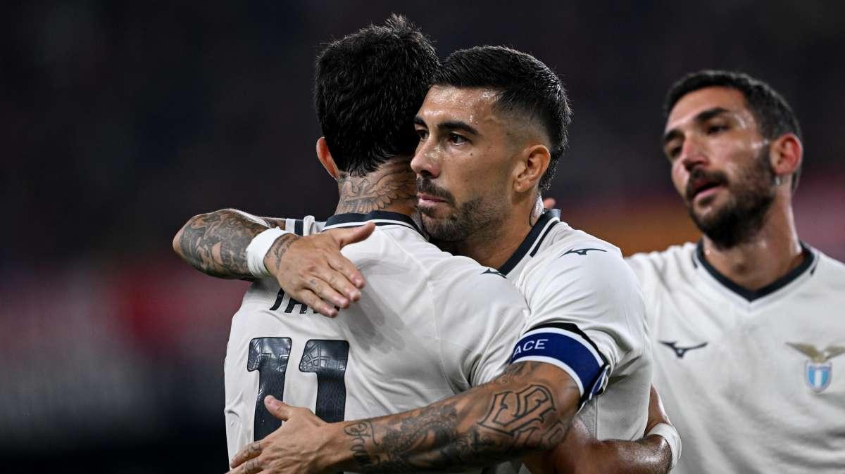 Lazio, la squadra è partita per Firenze: c'è una novità tra i convocati - FOTO