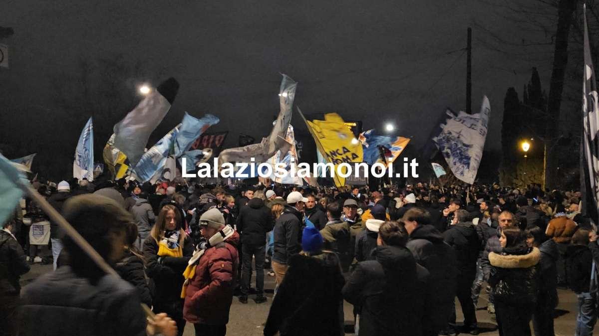 Lazio, lo striscione della Nord: "125 anni d'amore..." - VIDEO