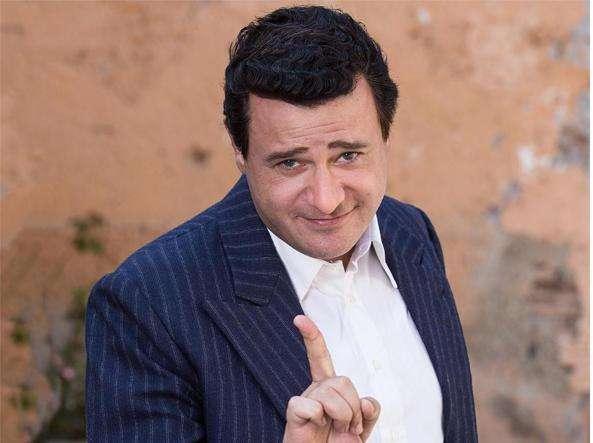 Edoardo Pesce è Alberto Sordi: "Io romanista, ma lo scudetto meglio alla Lazio che alla Juve"