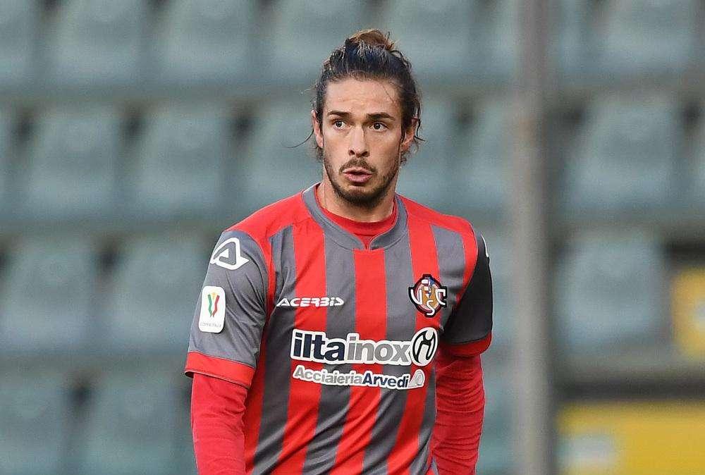 Cremonese, gol senza senso di Castagnetti: ha segnato direttamente da casa sua - VIDEO