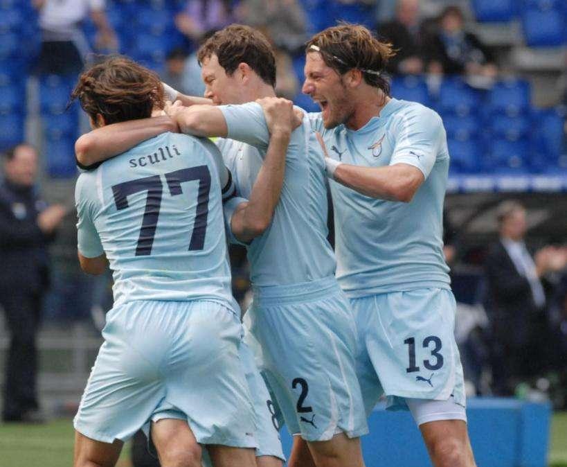 Lazio, Sculli racconta: "In allenamento ebbi un duro confronto con Lichtsteiner"
