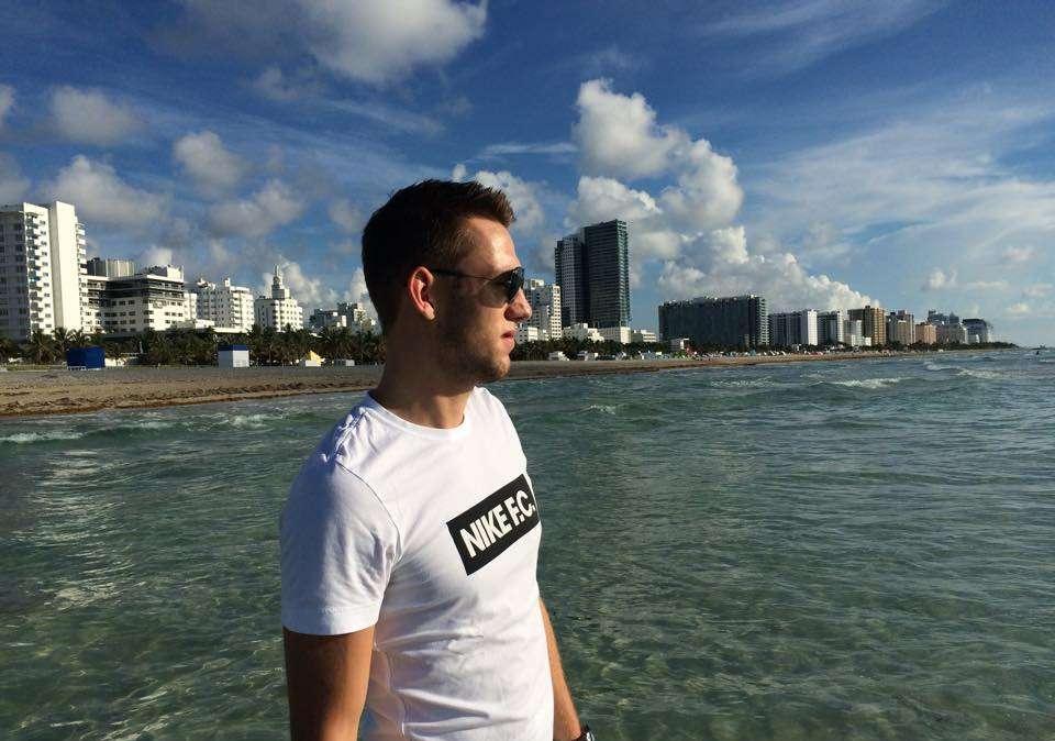 Vacanze biancocelesti: Hoedt tutto muscoli, Djordjevic gioca a tennis e de Vrij si fa il bagno... vestito - FOTO