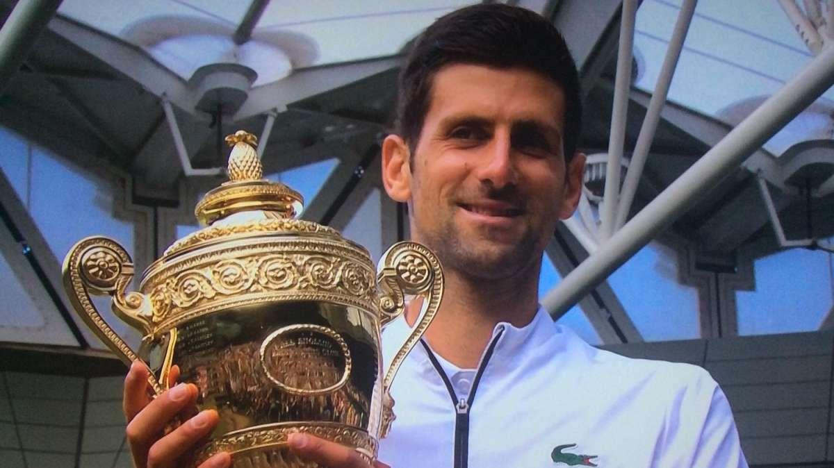 Djokovic, la mamma accusa: "Lo tengono prigioniero" ma l'Australia replica...