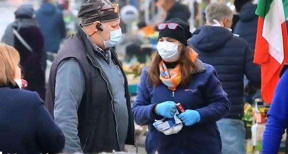 Coronavirus / Come usare correttamente gel stile Amuchina, mascherine e guanti