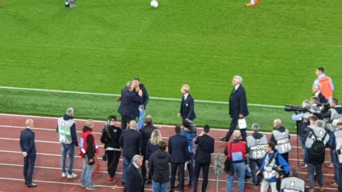 Lazio in ricordo di Paparelli: Lotito regala la maglia al figlio Gabriele
