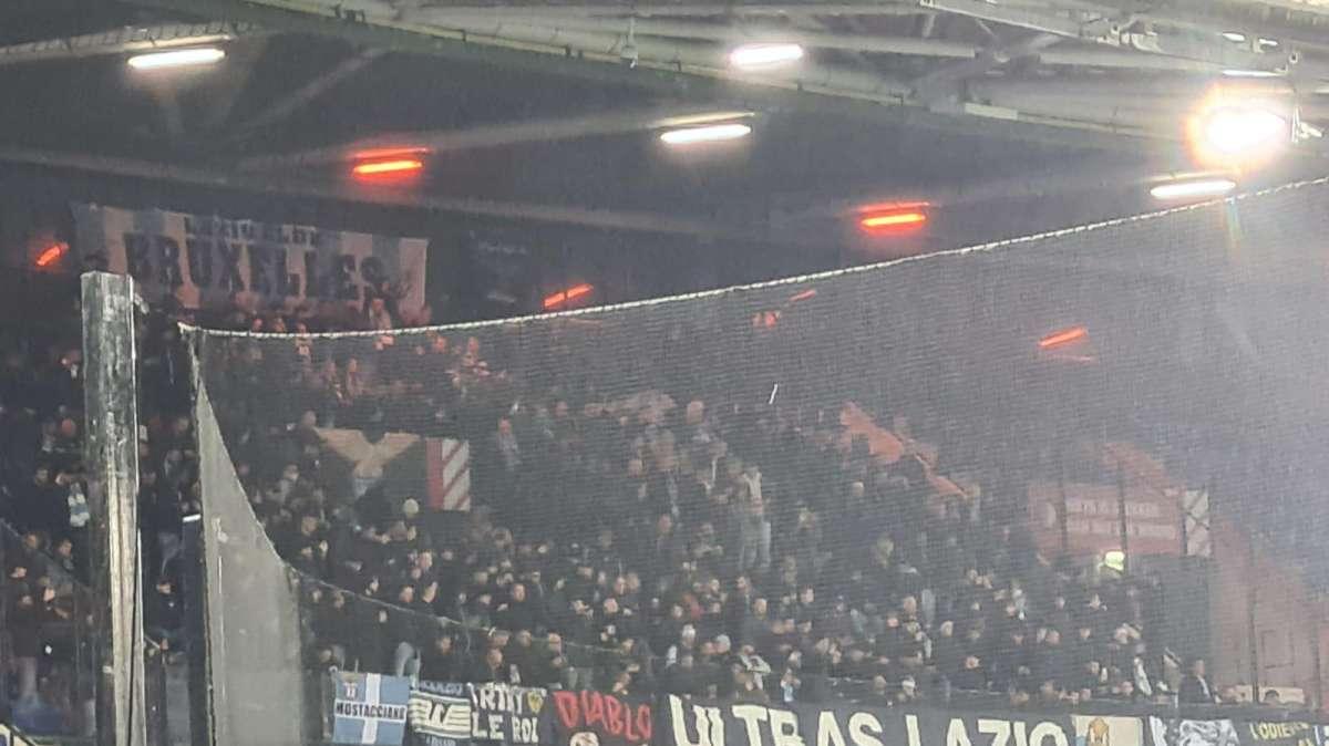 Lazio, non sarai mai sola: seicento tifosi con la squadra al De Kuip! - FOTO