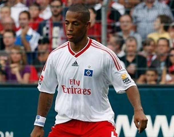 ESCLUSIVA - Sondaggi e valutazioni, la difesa è la priorità della Lazio e dalla Germania spunta un nome nuovo: Dennis Aogo