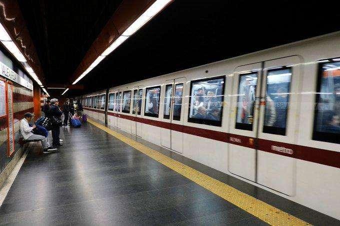 Roma, passeggeri prigionieri nella stazione metro di Cornelia: cancelli chiusi a chiave