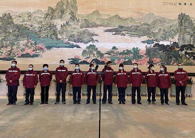 Dalla Cina arrivano i medici esperti in Covid-19: con loro 9 tonnellate di materiali sanitari