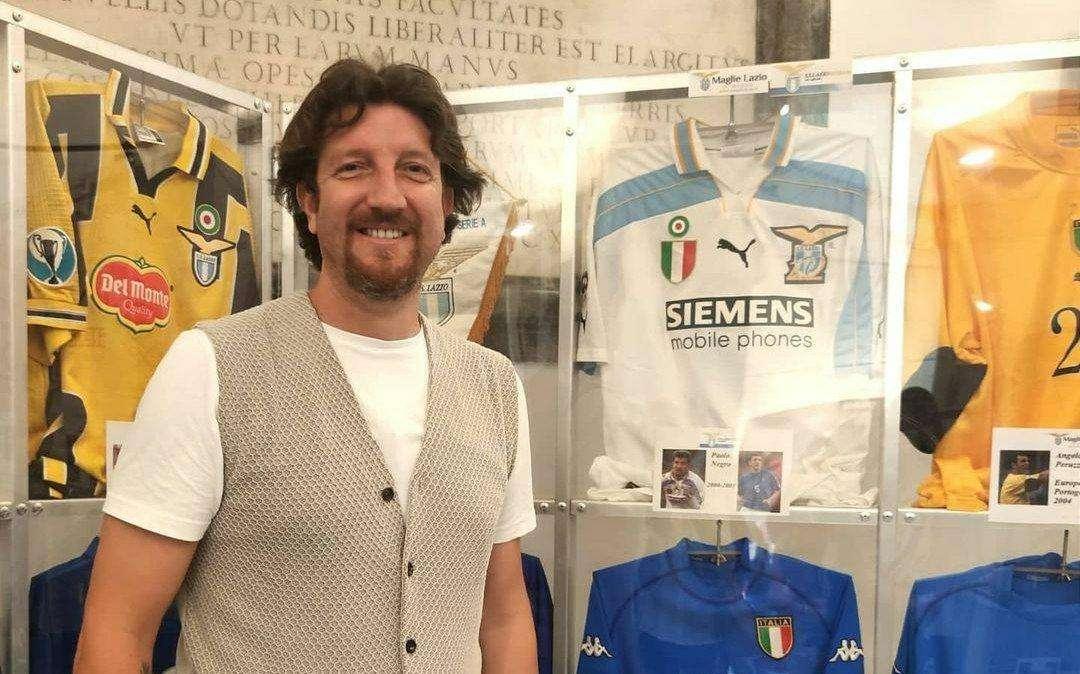 "La Lazionale", Paolo Negro partecipa alla mostra: "Esplosione di emozioni" - FOTO